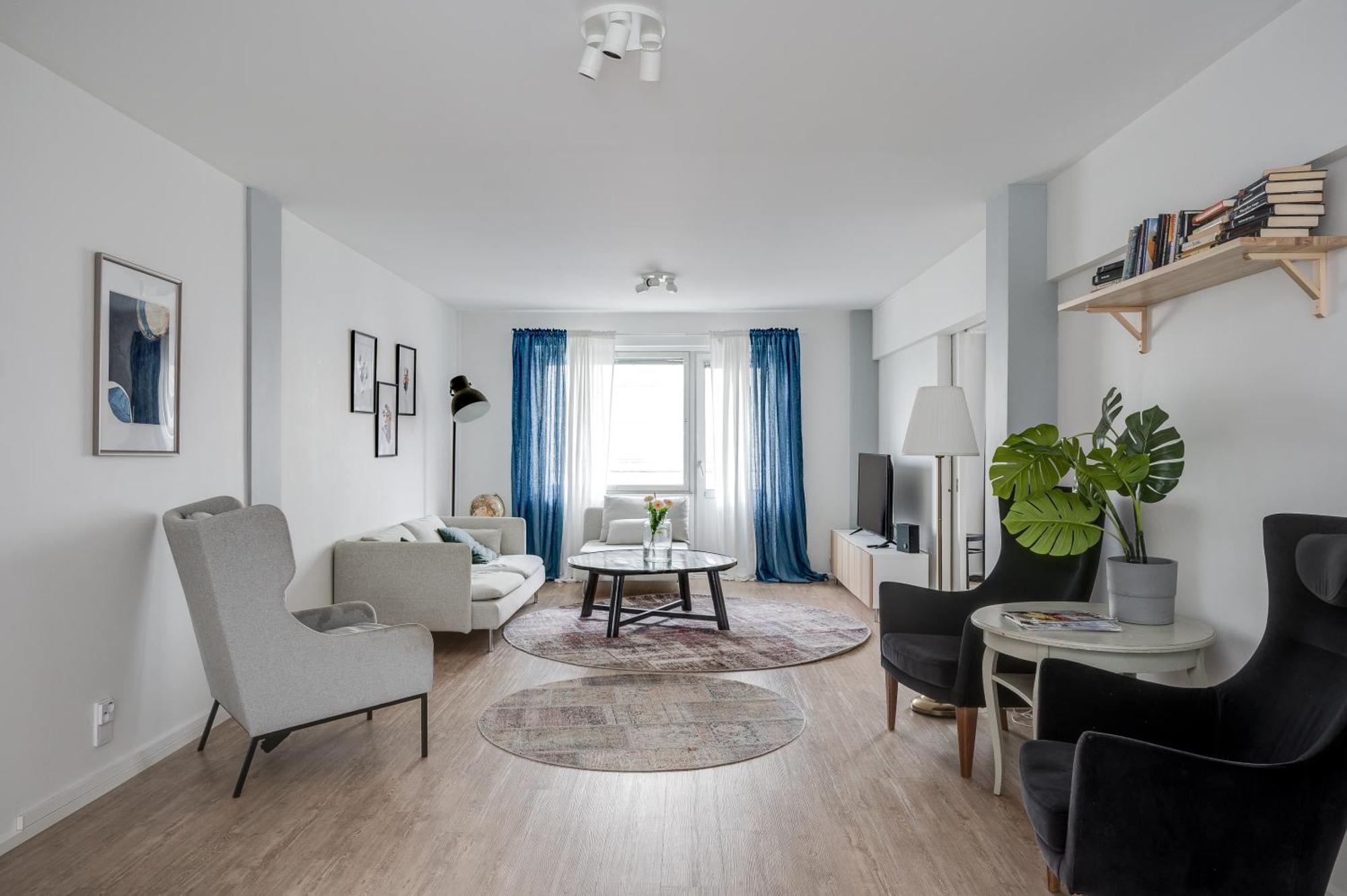 Rent A Box Center Apartment *